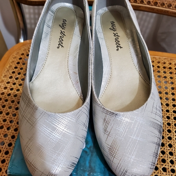 Easy Street,sz 8.5W, shoes - Picture 2 of 4